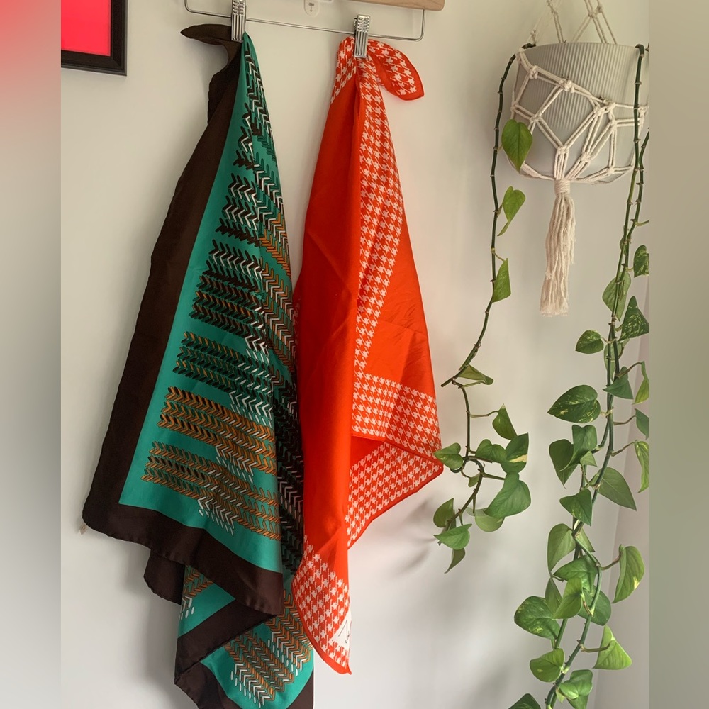 2 for $30 - Vintage Scarf Set🧣BIN 2